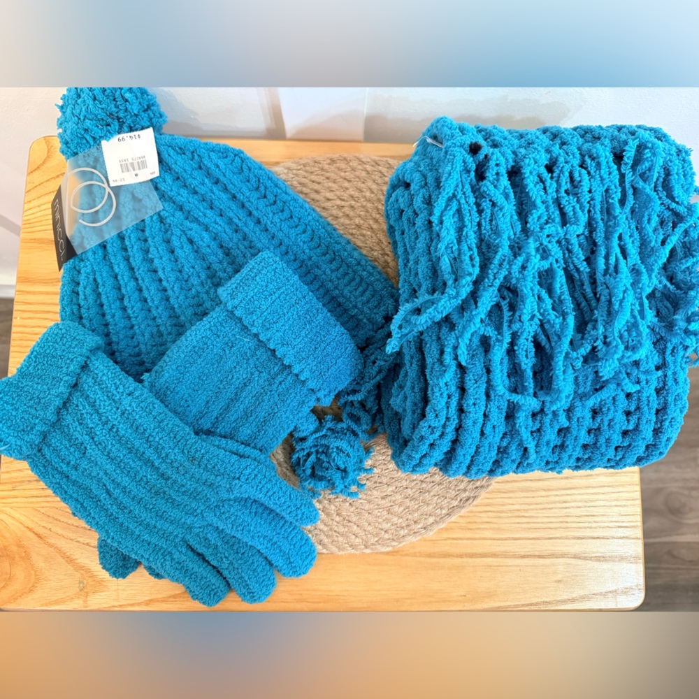 4/$25 • Minicci Blue Chunky Knit Winter Set